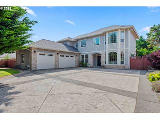 2270 HAYES St, North Bend, OR 97459