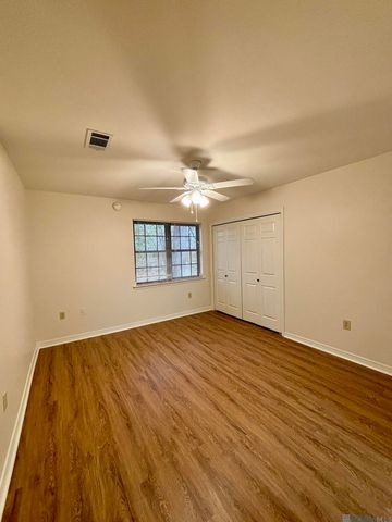 5416 Heatherstone Dr, Baton Rouge, LA 70820