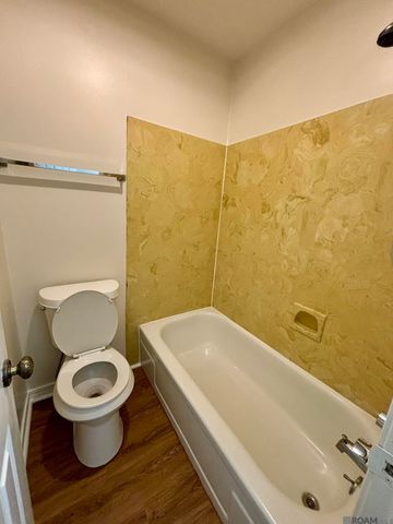 5416 Heatherstone Dr, Baton Rouge, LA 70820