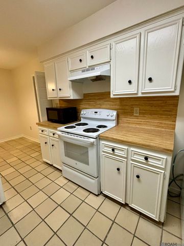 5416 Heatherstone Dr, Baton Rouge, LA 70820