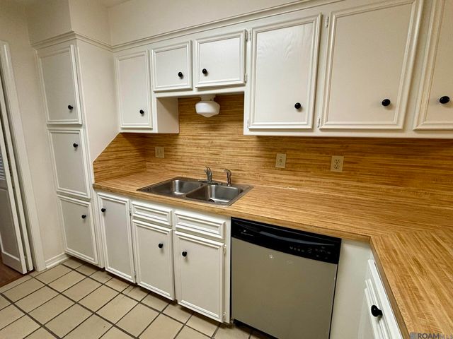 5416 Heatherstone Dr, Baton Rouge, LA 70820