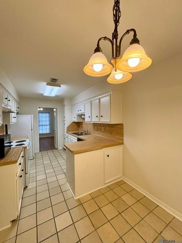 5416 Heatherstone Dr, Baton Rouge, LA 70820