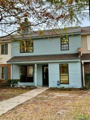 5416 Heatherstone Dr, Baton Rouge, LA 70820