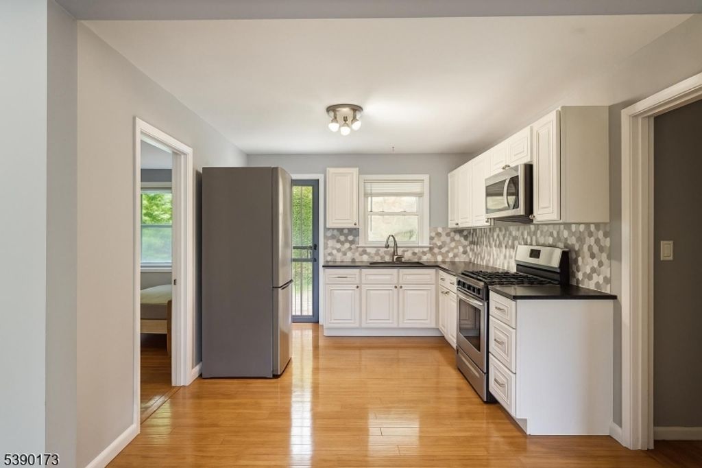 55 Morris St, East Orange City, NJ 07017 — photo 4