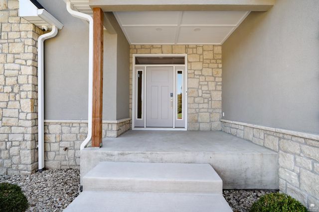 1113 Wyndham Heights Drive, Manhattan, KS 66503