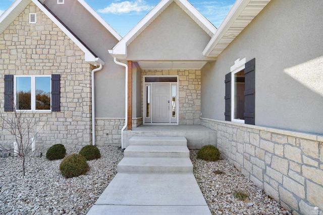 1113 Wyndham Heights Drive, Manhattan, KS 66503
