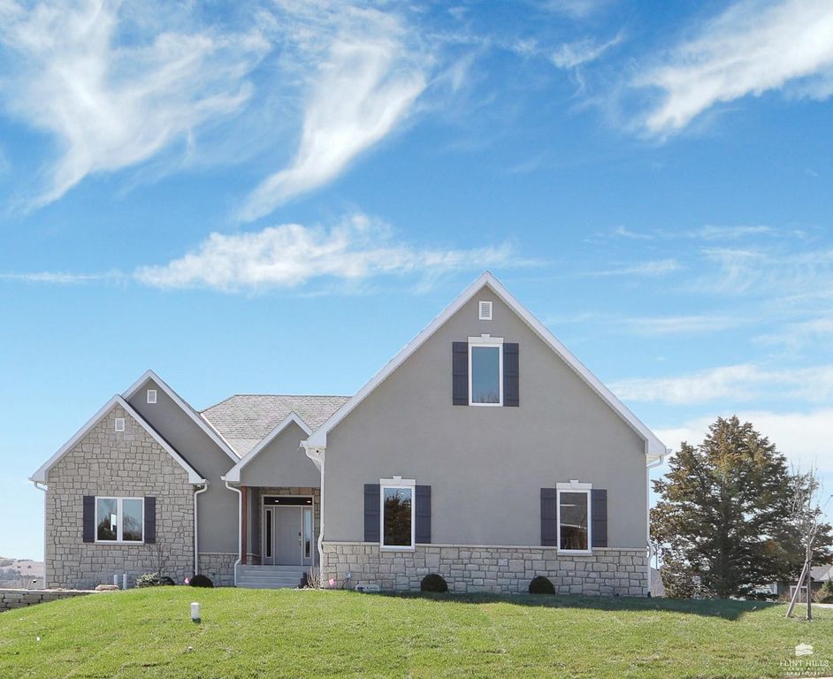 1113 Wyndham Heights Drive, Manhattan, KS 66503