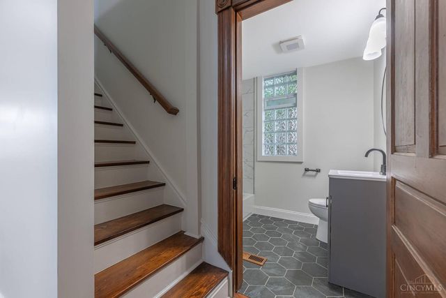 2728 Silverleaf Avenue, Cincinnati, OH 45212
