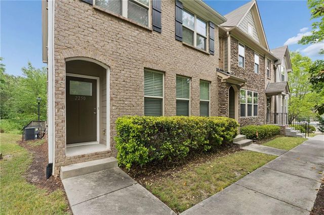 2250 Whiteoak Drive SE, Smyrna, GA 30080