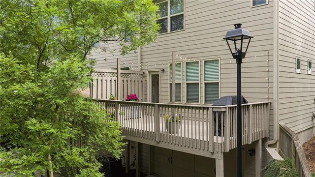 2250 Whiteoak Drive SE, Smyrna, GA 30080