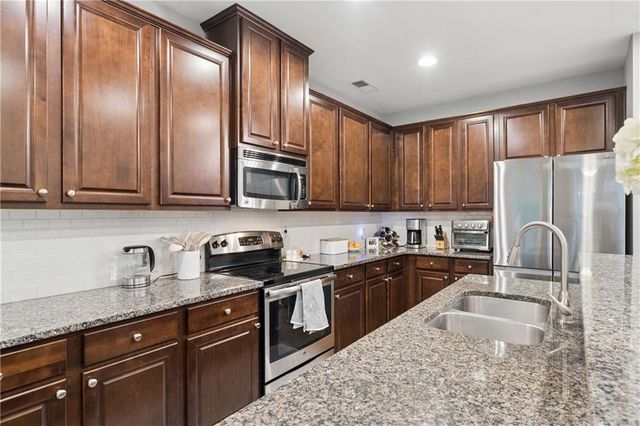 2250 Whiteoak Drive SE, Smyrna, GA 30080