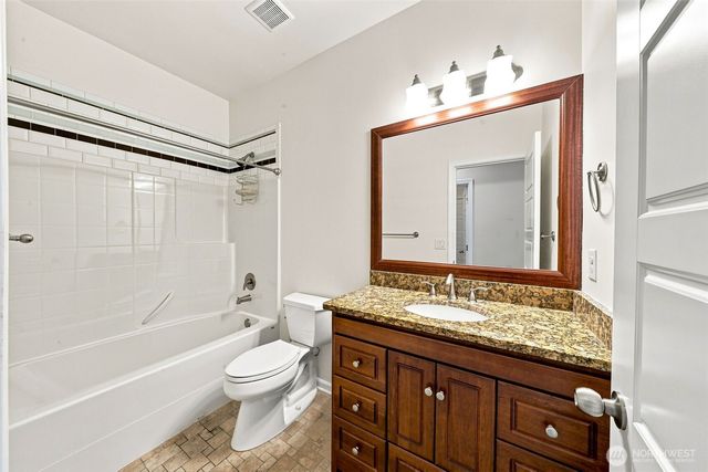 19220 Village Court E, Bonney Lake, WA 98391