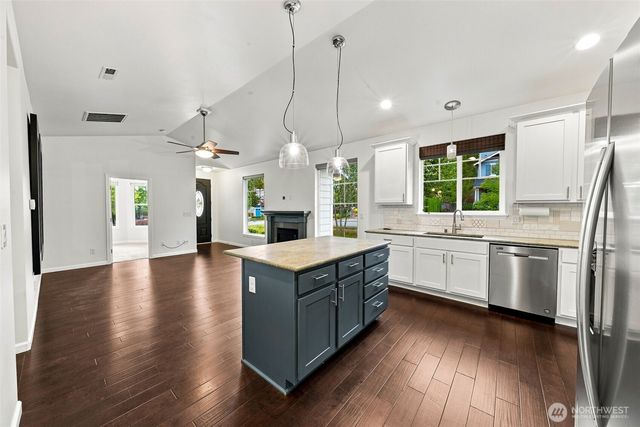 19220 Village Court E, Bonney Lake, WA 98391