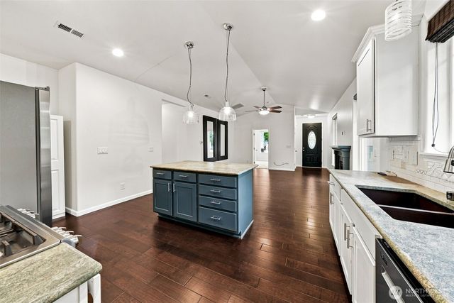 19220 Village Court E, Bonney Lake, WA 98391
