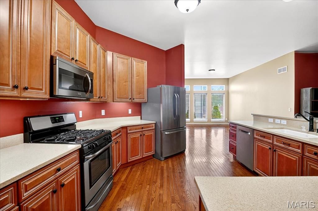 Image 6 of property listing at 1336 Forest Way, Wentzville, MO 63385