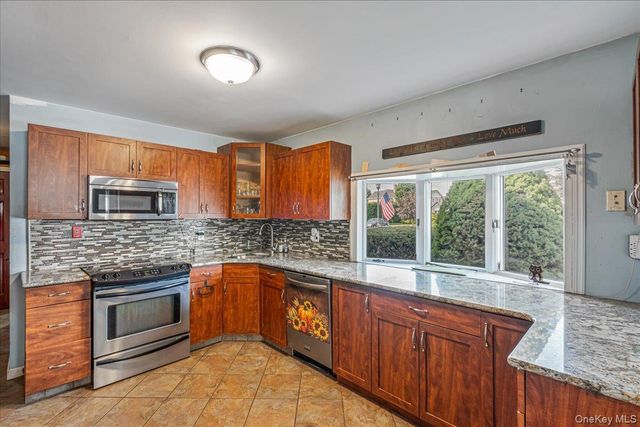 236 Duckpond Drive S, Wantagh, NY 11793