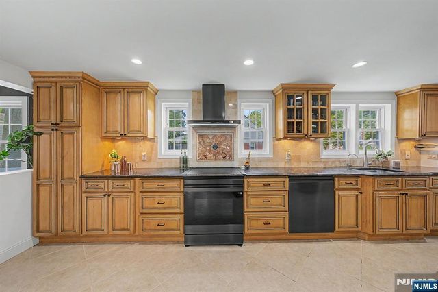 11 Hanover Place, Glen Rock, NJ 07452