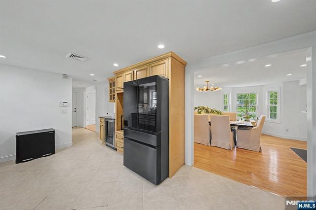 11 Hanover Place, Glen Rock, NJ 07452