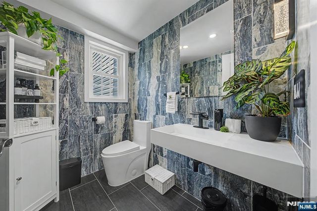 11 Hanover Place, Glen Rock, NJ 07452