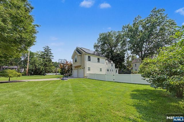 11 Hanover Place, Glen Rock, NJ 07452