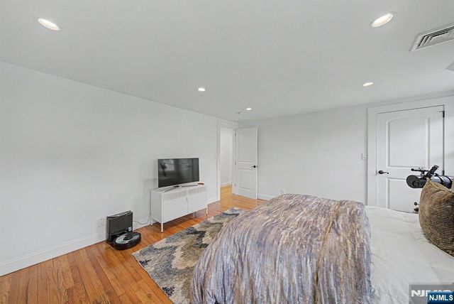 11 Hanover Place, Glen Rock, NJ 07452