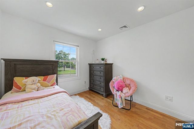 11 Hanover Place, Glen Rock, NJ 07452