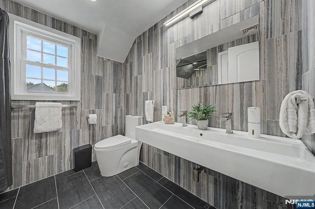 11 Hanover Place, Glen Rock, NJ 07452