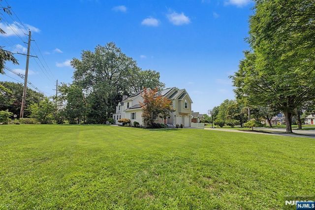 11 Hanover Place, Glen Rock, NJ 07452