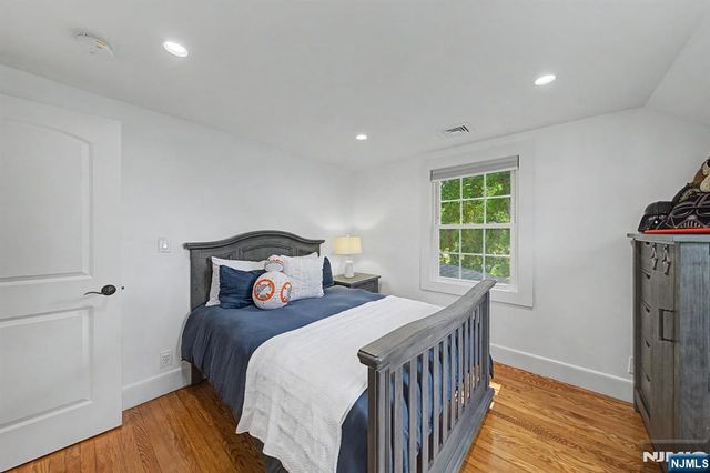 11 Hanover Place, Glen Rock, NJ 07452