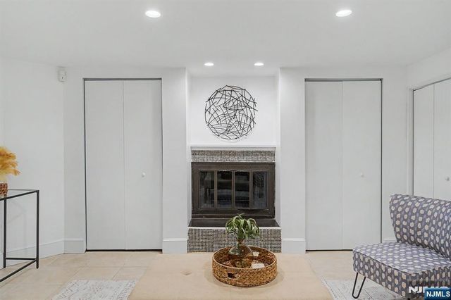 11 Hanover Place, Glen Rock, NJ 07452