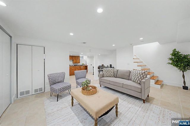 11 Hanover Place, Glen Rock, NJ 07452