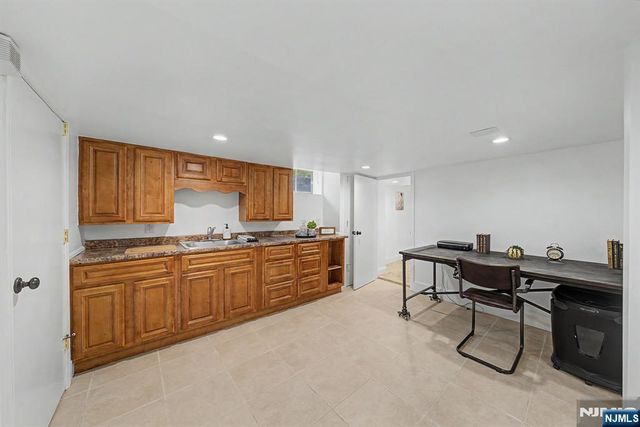 11 Hanover Place, Glen Rock, NJ 07452