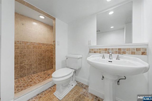 11 Hanover Place, Glen Rock, NJ 07452