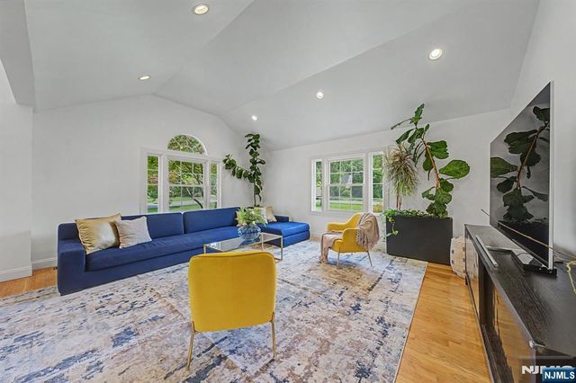 11 Hanover Place, Glen Rock, NJ 07452