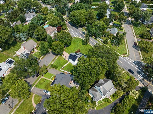 11 Hanover Place, Glen Rock, NJ 07452