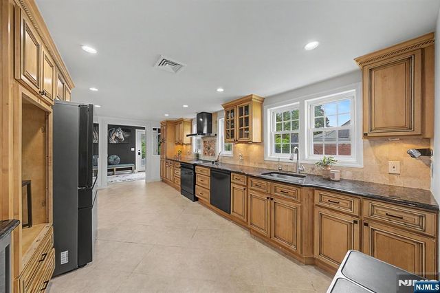 11 Hanover Place, Glen Rock, NJ 07452
