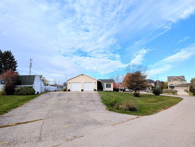 11497 N Biscayne Lane, Cromwell, IN 46732