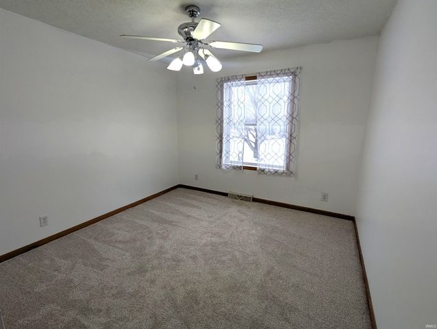 11497 N Biscayne Lane, Cromwell, IN 46732