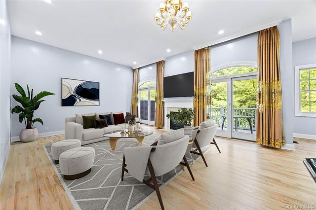 11 Belvedere Court, Manhasset, NY 11030