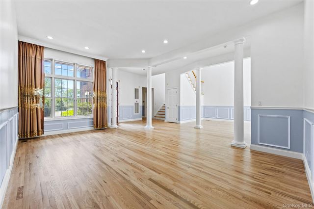 11 Belvedere Court, Manhasset, NY 11030