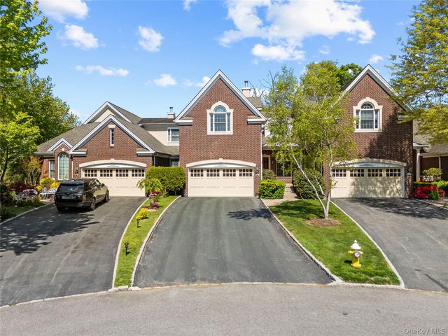 11 Belvedere Court, Manhasset, NY 11030