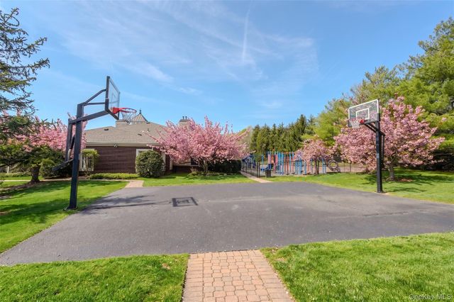 11 Belvedere Court, Manhasset, NY 11030