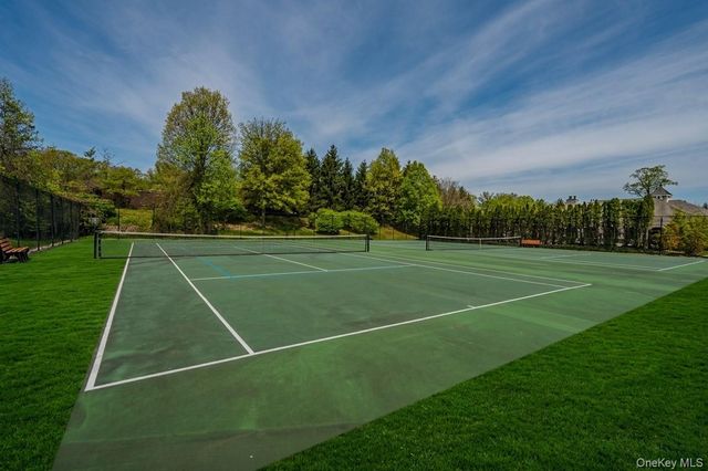 11 Belvedere Court, Manhasset, NY 11030