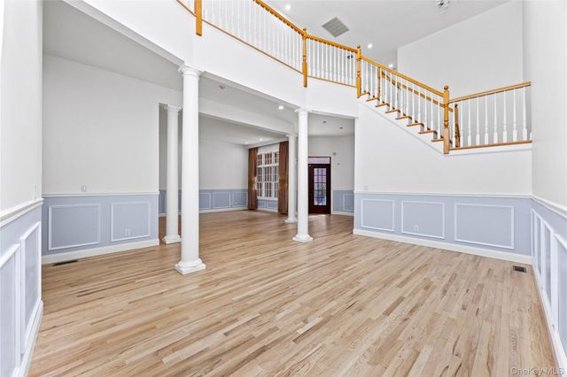 11 Belvedere Court, Manhasset, NY 11030