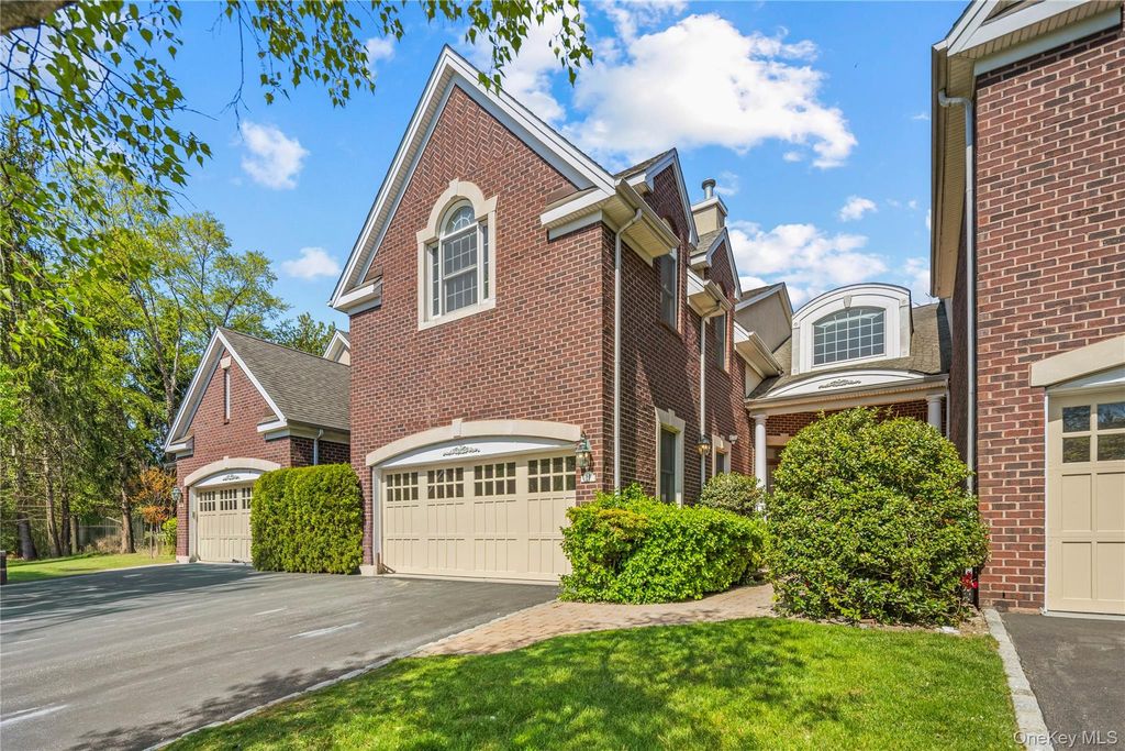 11 Belvedere Court, Manhasset, NY 11030