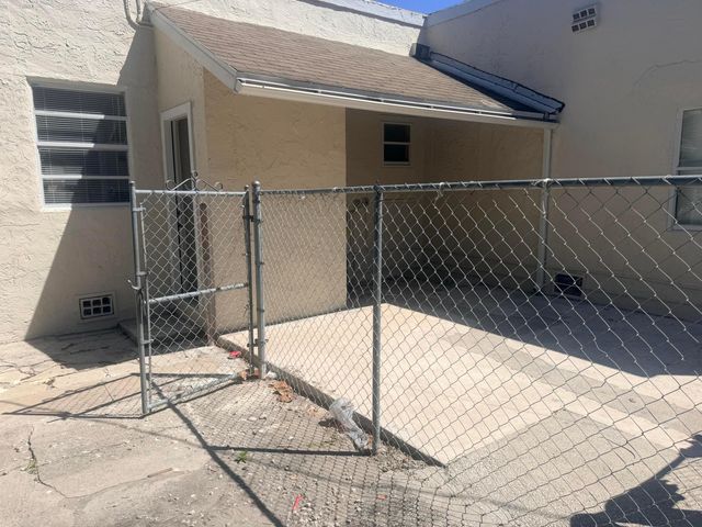 504 El Prado, West Palm Beach, FL 33405