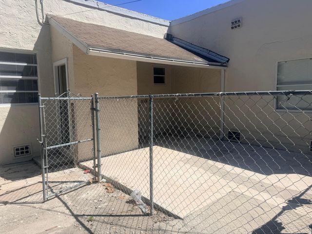 504 El Prado, West Palm Beach, FL 33405