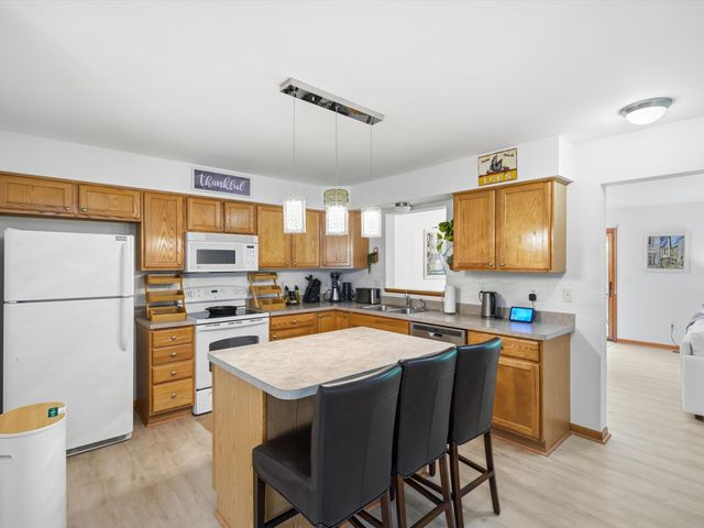 555 Sycamore Circle, Saline City, MI 48176