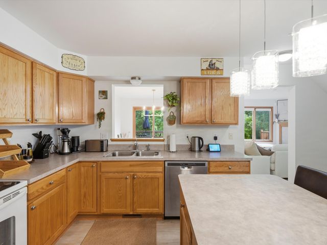 555 Sycamore Circle, Saline City, MI 48176