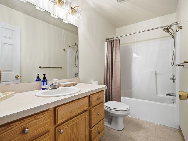 555 Sycamore Circle, Saline City, MI 48176